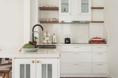 A narrow townhouse in a small alley still looks beautiful and filled with natural light with Scandinavian style.